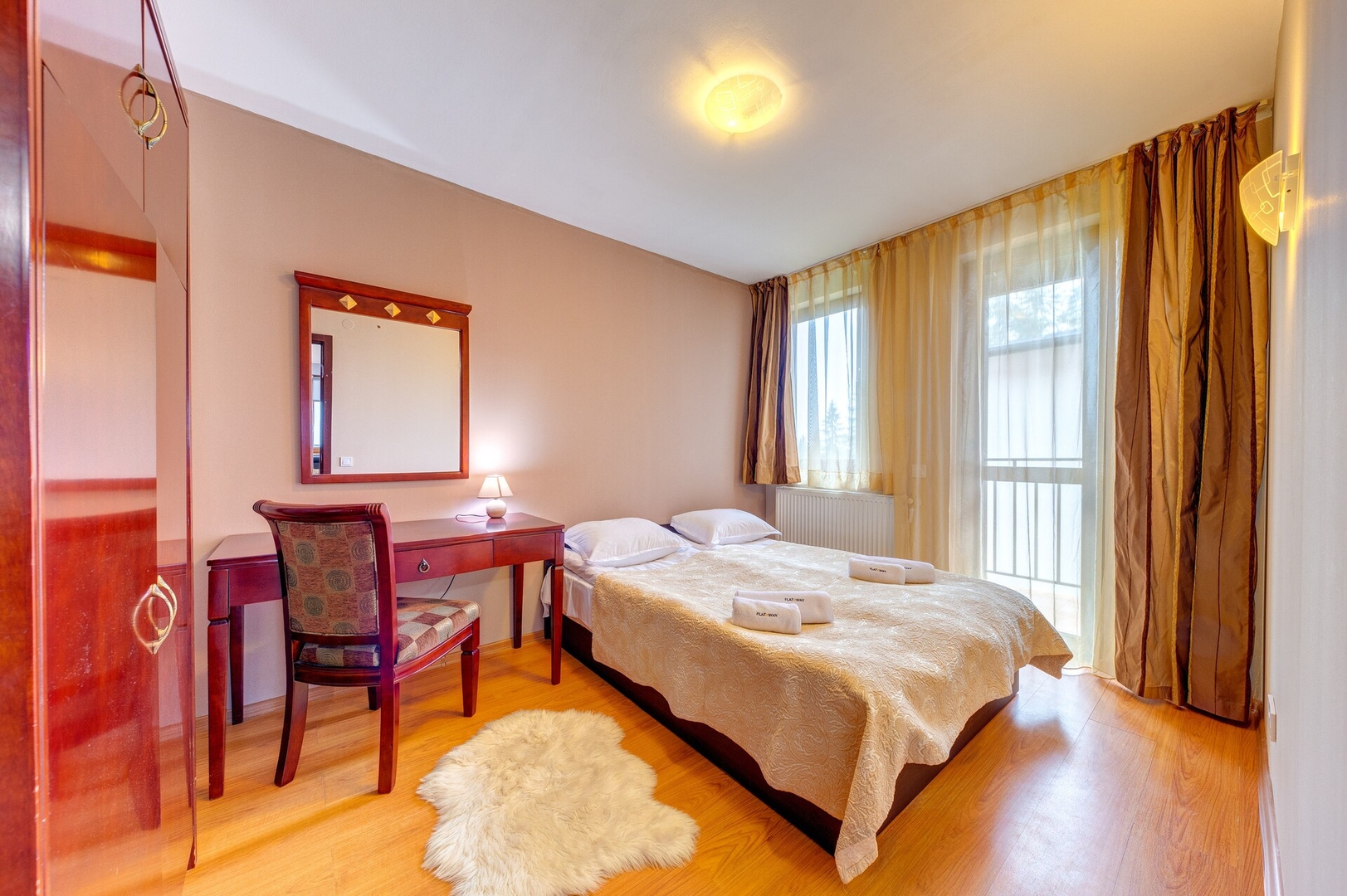 Colorful Retreat ~ 1BD next to the slopes 2 Flat Manager Booking