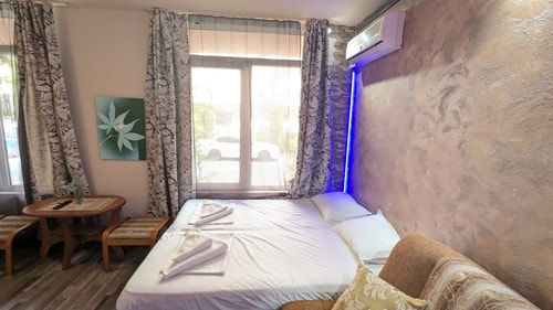 Compact studio with indoor pool near Cacao Beach 5 Flat Manager Booking