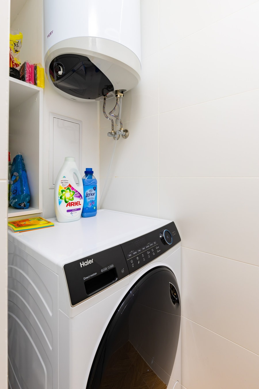 White&Grey Two 1-BD Apartments 50 Flat Manager Booking