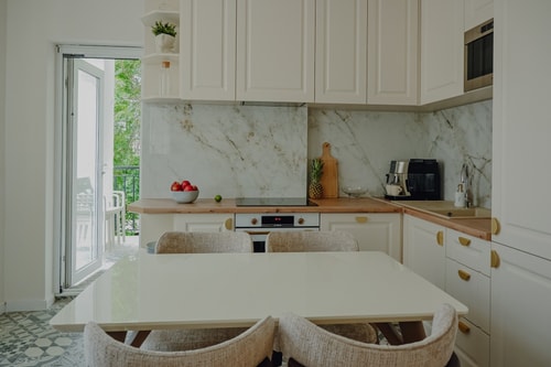 Radoslav Bacho Kiro 2BD · Elegant Escape: High Ceilings, Balcony & Piano 10 Flat Manager Booking