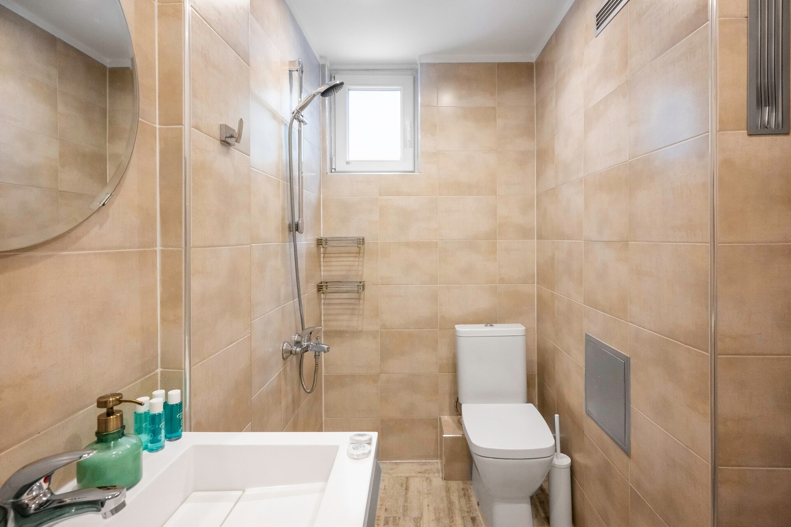 Cozy Nest near Eagle's Bridge with Workspace 11 Flat Manager Booking