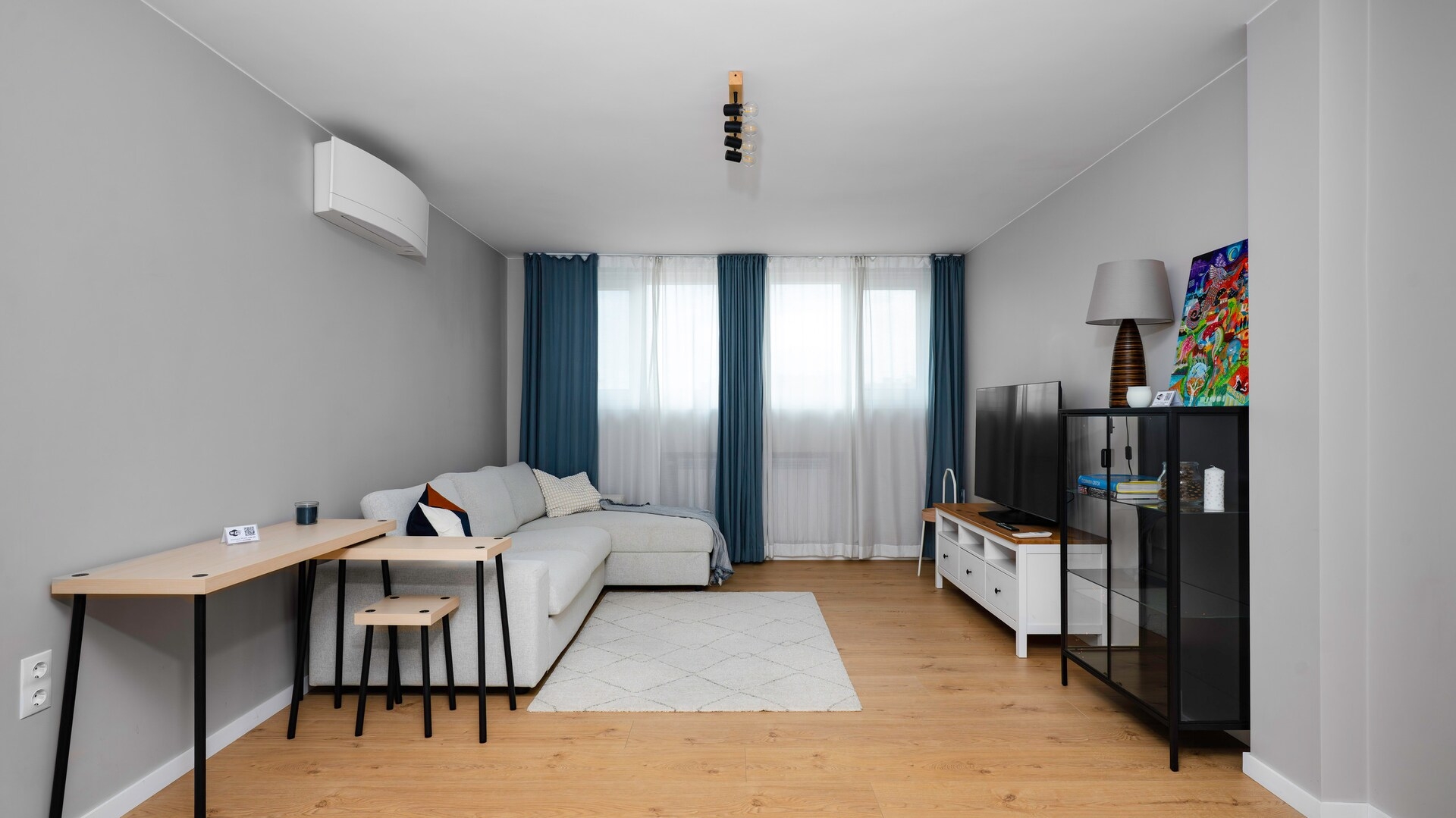 Quiet 2 BDR Comfort Near NDK + Workspace Flat Manager Booking