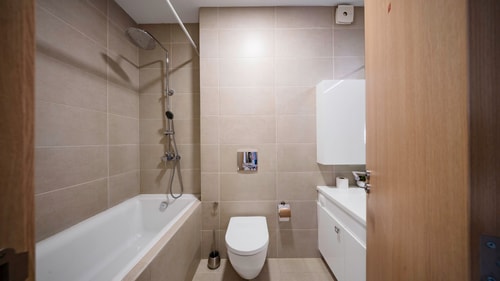 Nadya Ralevitsa 1BD · Modern & Spacious Stay with Free Parking 16 Flat Manager Booking