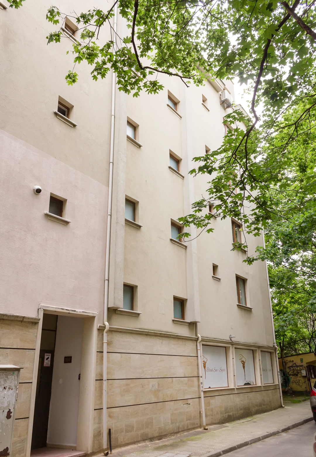 Modern Comfort in Central Varna with WorkSpace 18 Flat Manager Booking