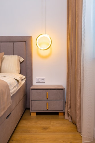 White&Grey Two 1-BD Apartments 28 Flat Manager Booking