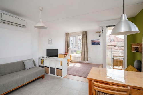 Bright and Cozy 1BD Apartment plus Desk 6 Flat Manager Booking