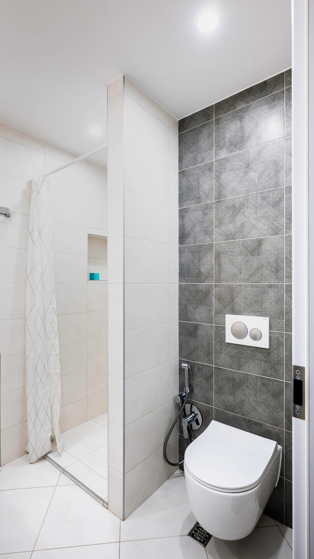 Quiet 2 BDR Comfort Near NDK + Workspace 17 Flat Manager Booking