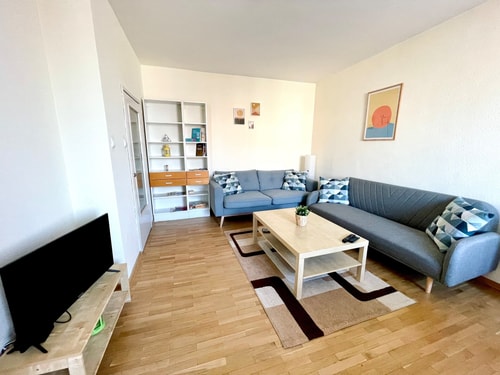 Spacious 2-BRD Flat by the Mall 9 Flat Manager Booking