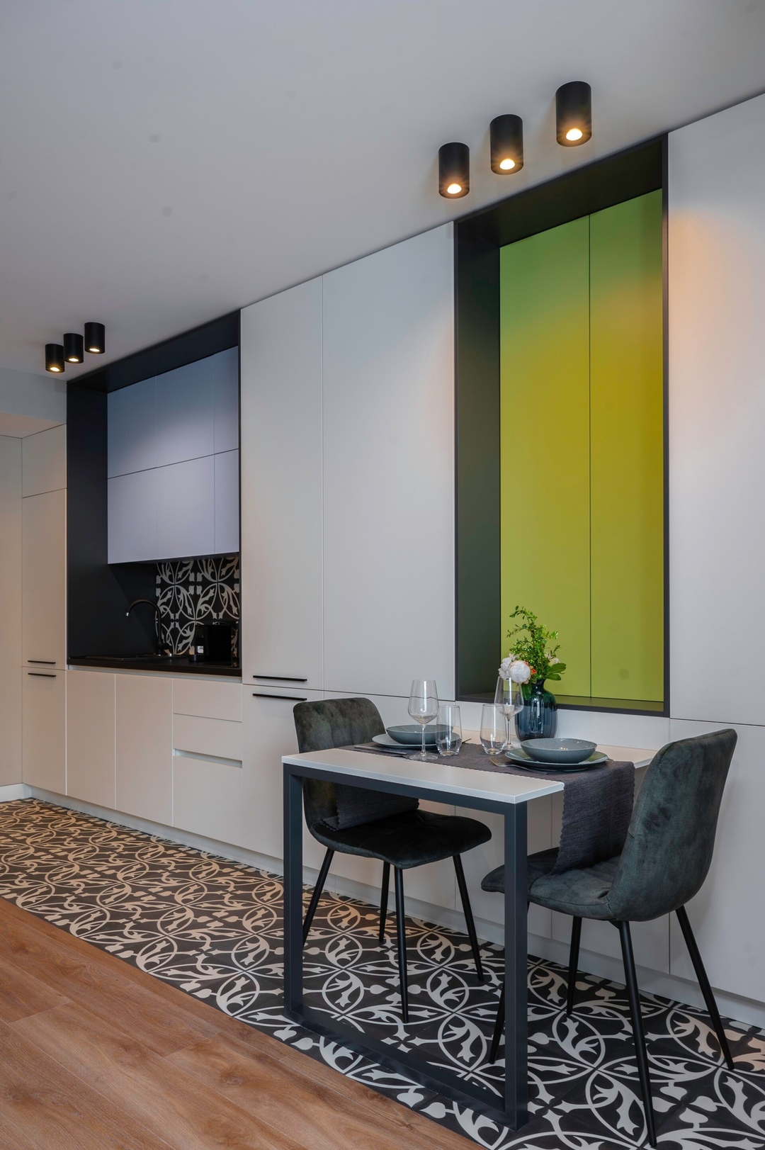 Aviva Living - Floral Studio 7.6 with Free Parking 7 Flat Manager Booking