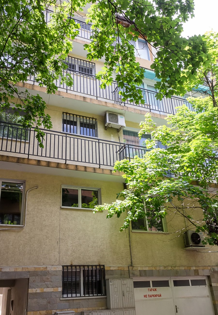 Black & White -1BD Flat in Varna Center 18 Flat Manager Booking