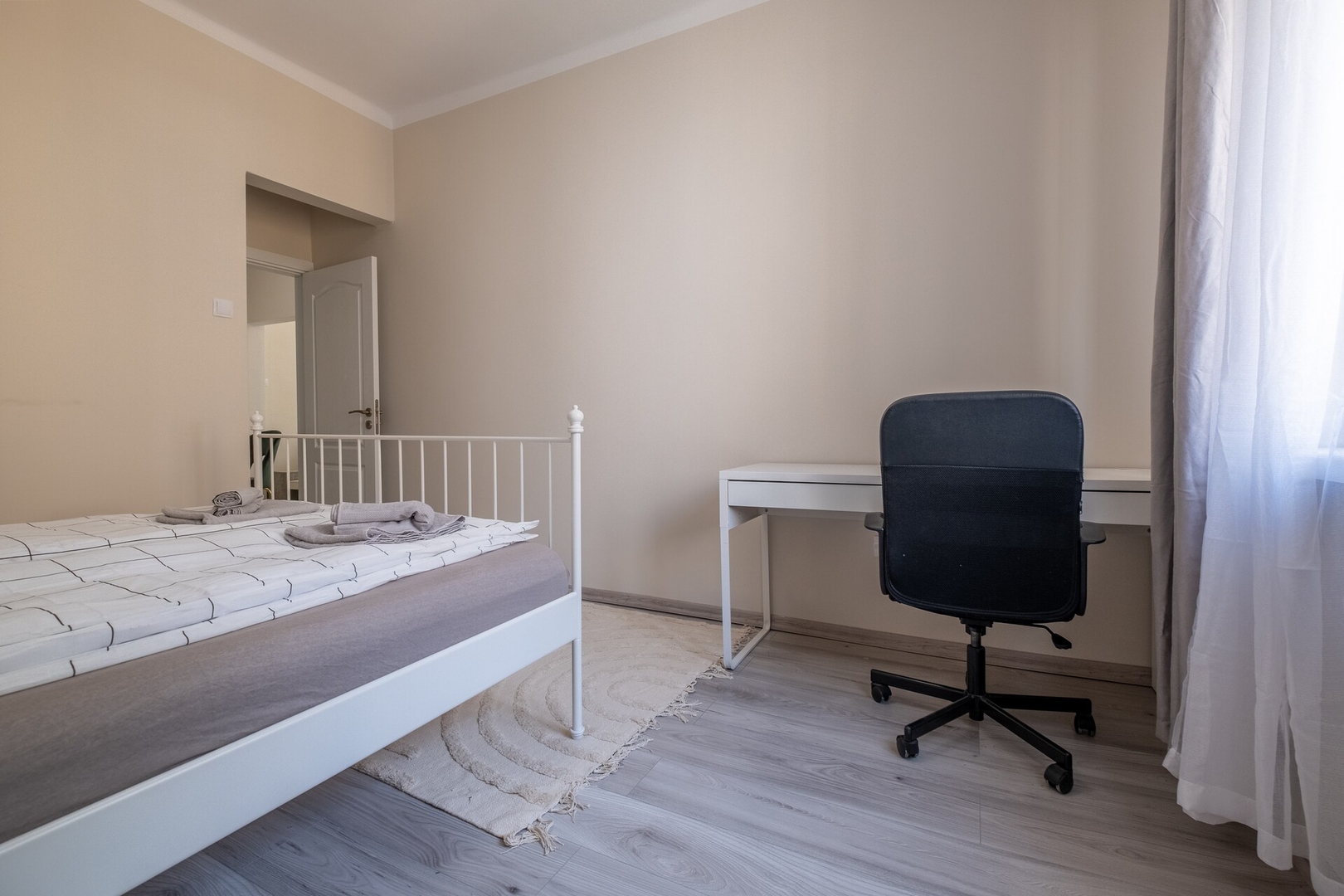 Central Charm ~ 2BD apartment close to NDK 15 Flat Manager Booking
