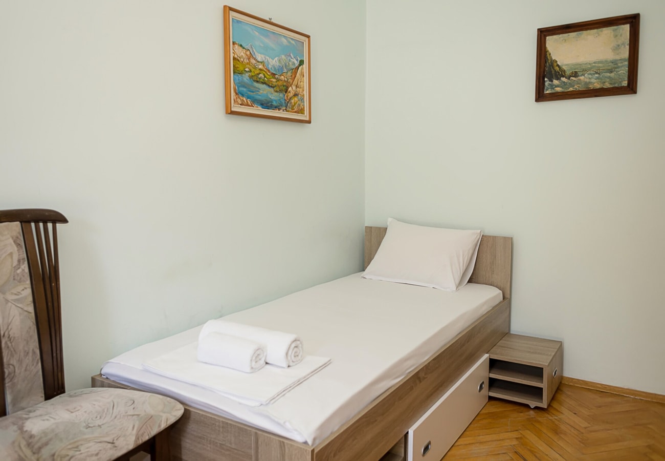 Sunny 2-Bedroom Flat near Sea Garden|Chayka, Varna 23 Flat Manager Booking