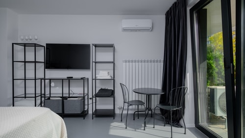 Aviva City Stay – 3 Private Studios Downtown 5 Flat Manager Booking