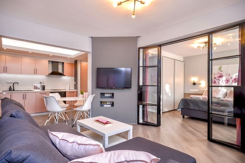 ROS? one bedroom designer apartment in city centre 0 Flat Manager Booking