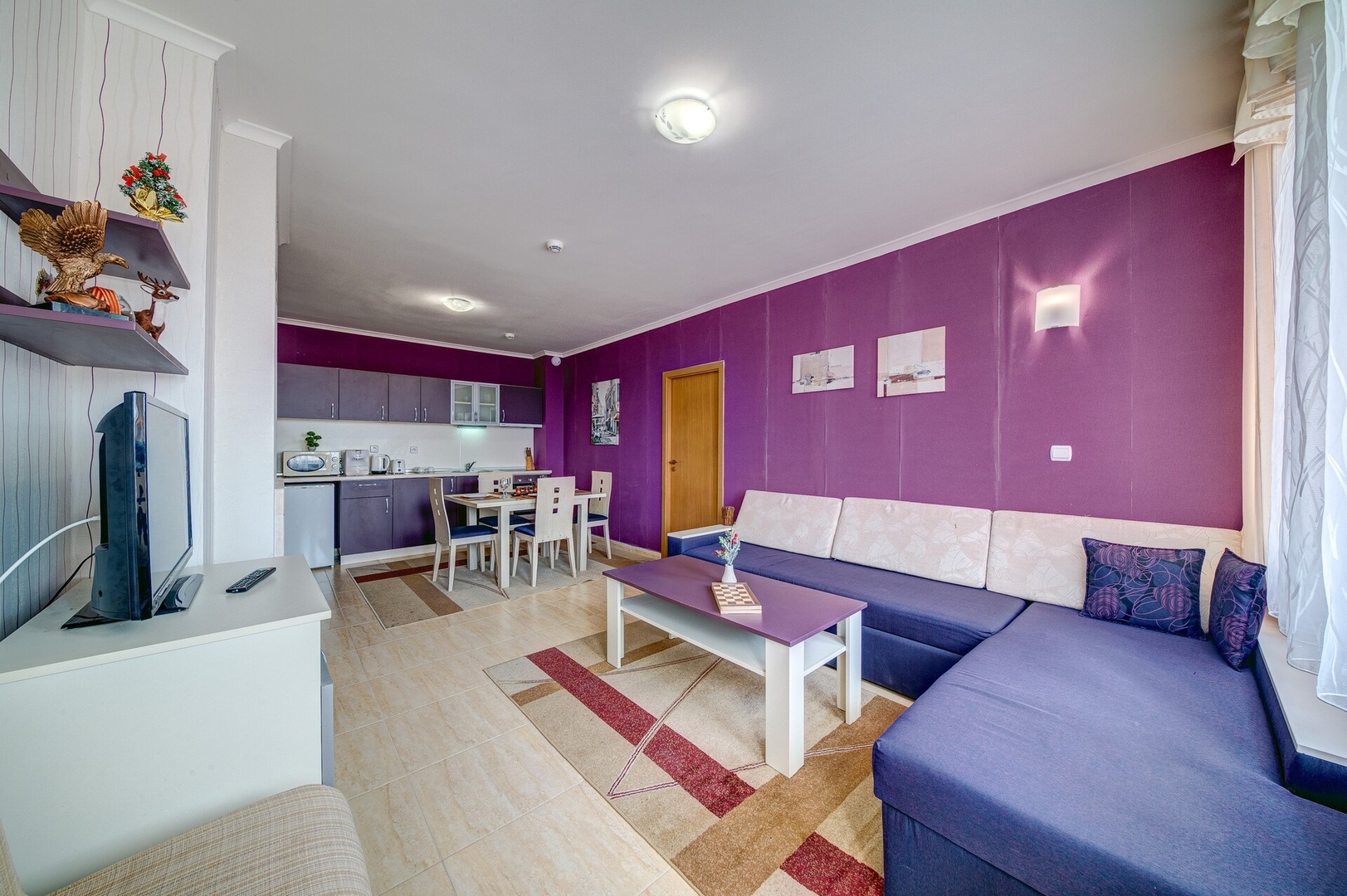 Colorful 2BD Apartment with Indoor Fireplace 6 Flat Manager Booking