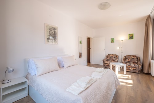 Peaceful downtown location - 2 bedroom apartment 12 Flat Manager Booking