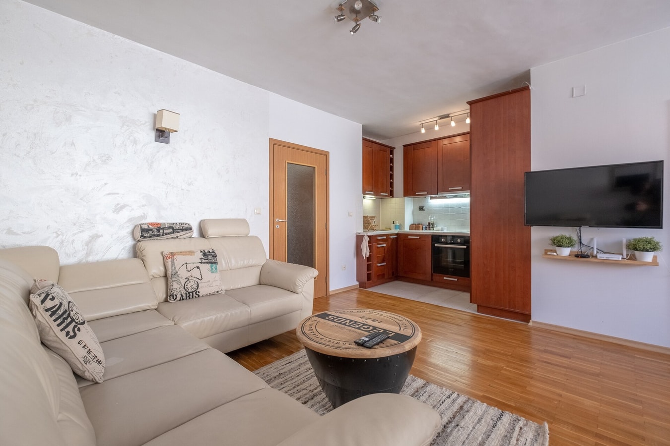 Spacious 1 bedroom apartment in a lively center 4 Flat Manager Booking