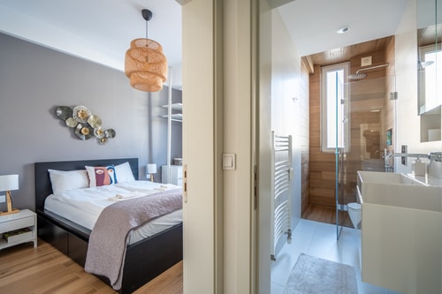 Elegant Getaway Near Iconic Eagles' Bridge 9 Flat Manager Booking