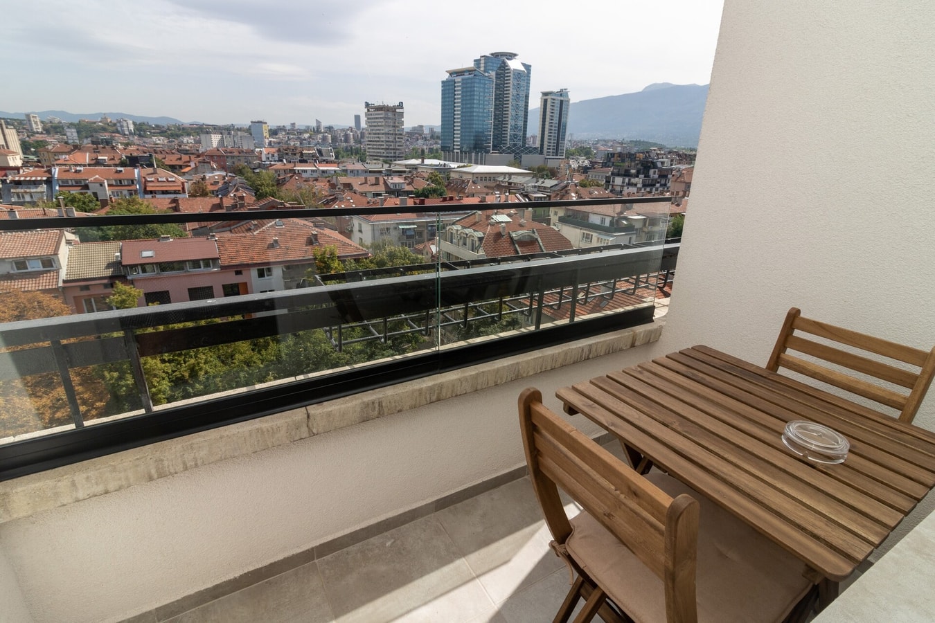 Gran Capital - Top Central Apartment. Free Parking 4 Flat Manager Booking