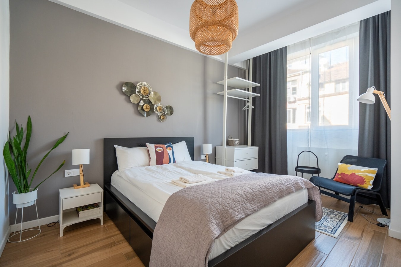 Elegant Getaway Near Iconic Eagles' Bridge 6 Flat Manager Booking