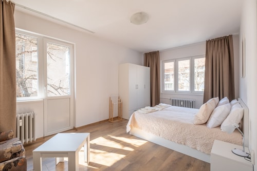 Peaceful downtown location - 2 bedroom apartment 15 Flat Manager Booking
