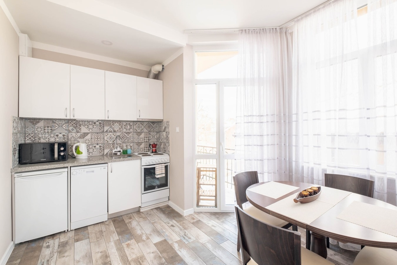Samuil 93 · New 1930s quiet central apartment w/AC - 2 bedroom 8 Flat Manager Booking
