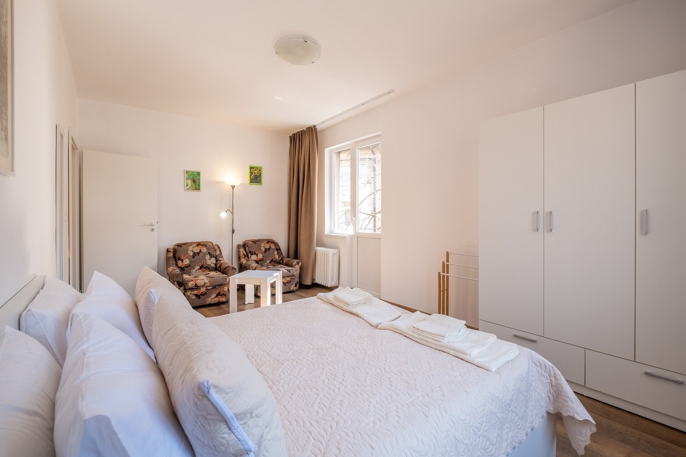 Peaceful downtown location - 2 bedroom apartment 16 Flat Manager Booking