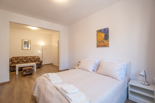 Peaceful downtown location - 2 bedroom apartment 13 Flat Manager Booking