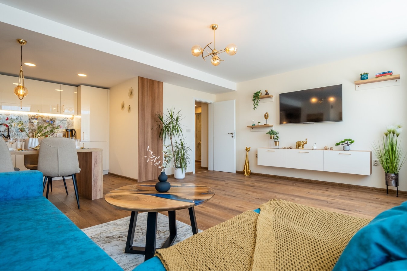 Golden Mountains 6 Flat Manager Booking