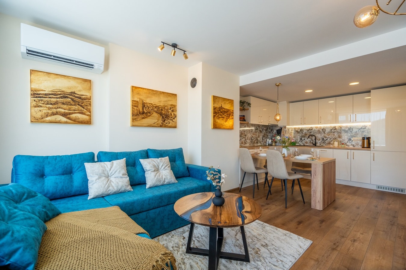 Golden Mountains 5 Flat Manager Booking