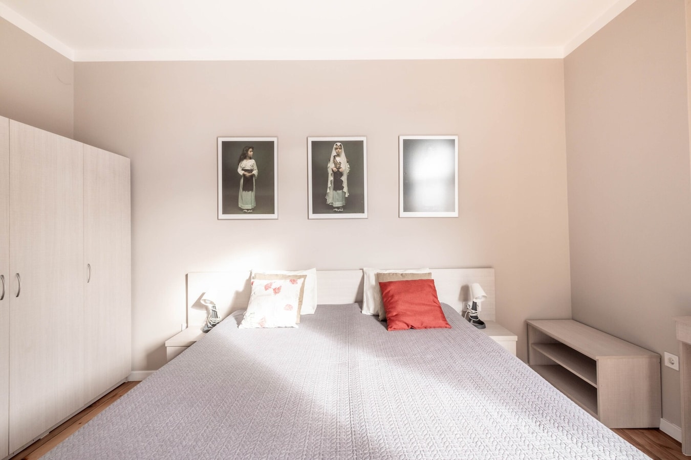 Samuil 93 · New 1930s quiet central apartment w/AC - 2 bedroom 13 Flat Manager Booking