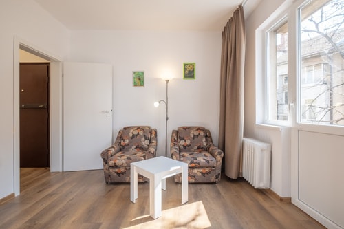 Peaceful downtown location - 2 bedroom apartment 10 Flat Manager Booking