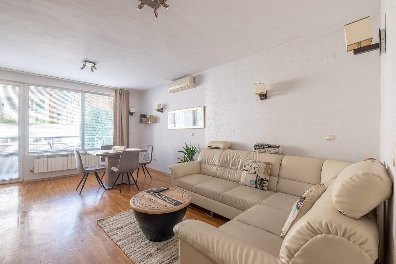 Spacious 1 bedroom apartment in a lively center 1 Flat Manager Booking