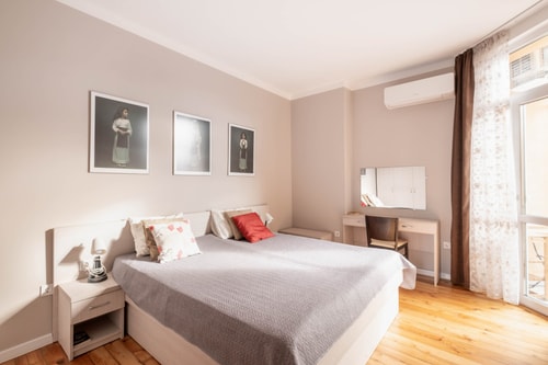 New 1930s quiet central apartment w/AC - 2 bedroom 2 Flat Manager Booking