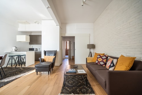 Elegant Getaway Near Iconic Eagles' Bridge 1 Flat Manager Booking
