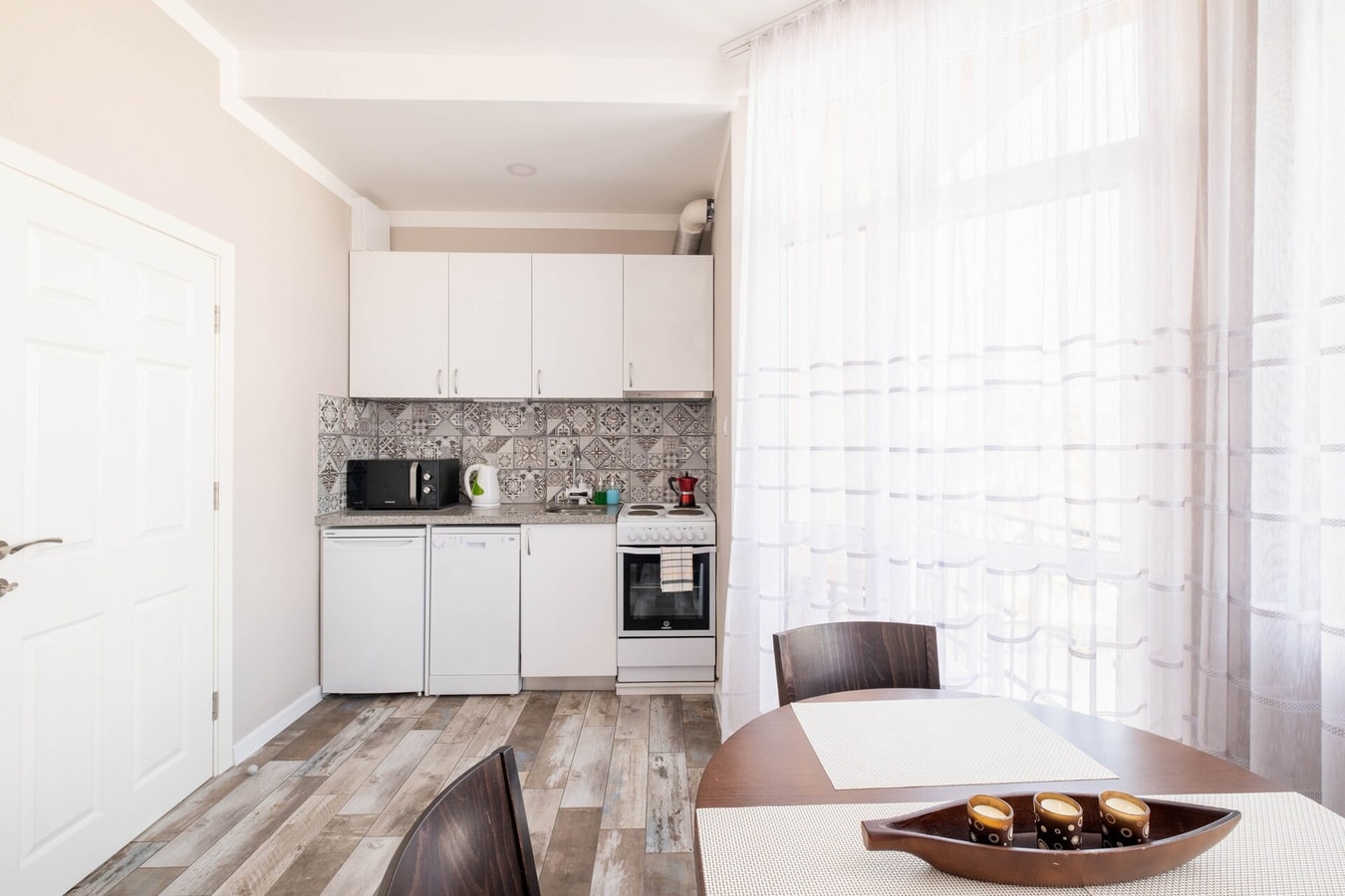 Samuil 93 · New 1930s quiet central apartment w/AC - 2 bedroom 5 Flat Manager Booking