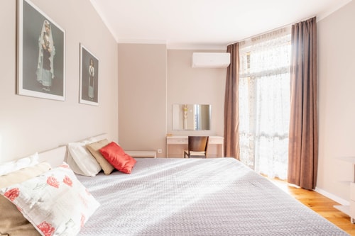New 1930s quiet central apartment w/AC - 2 bedroom 16 Flat Manager Booking