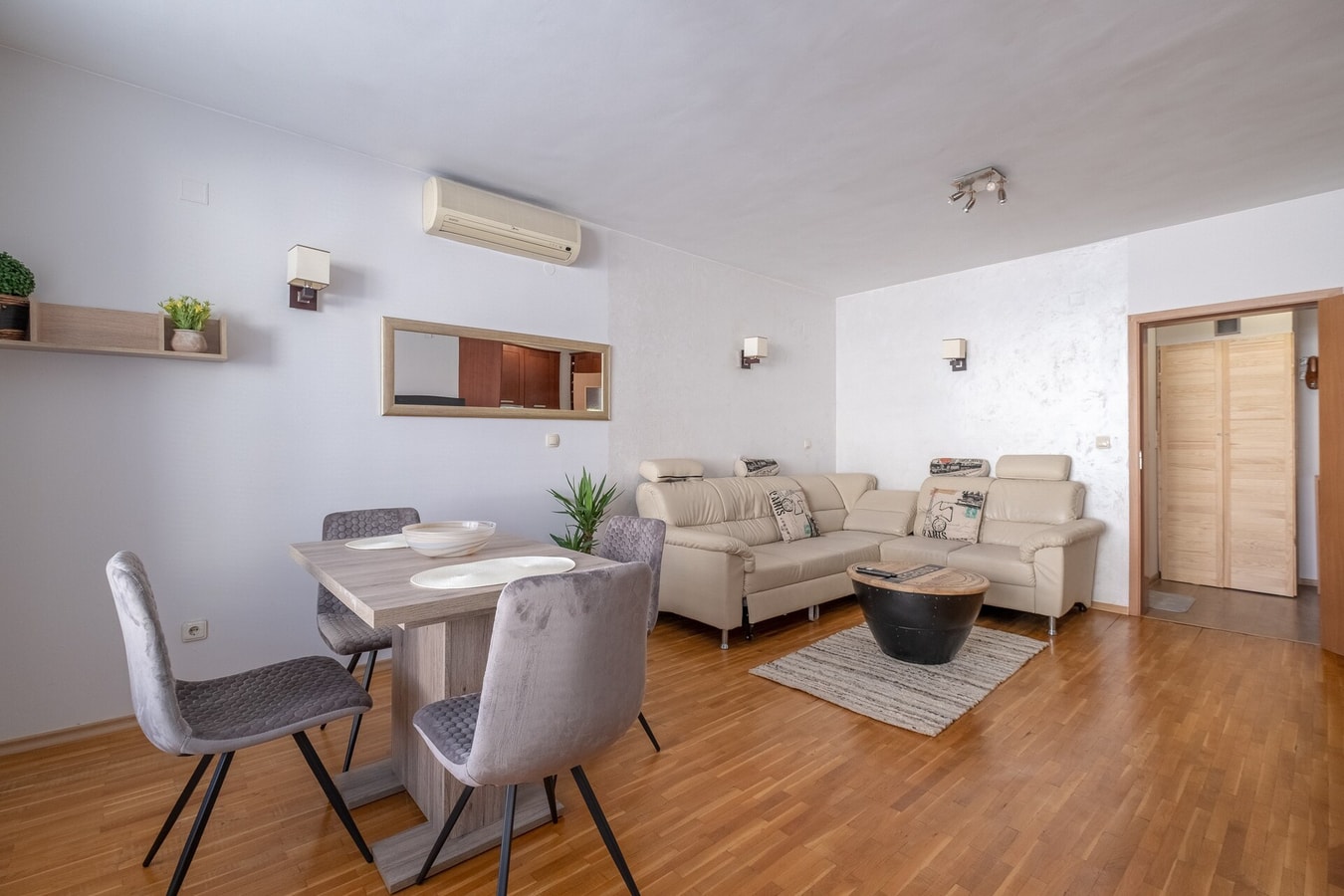 Spacious 1 bedroom apartment in a lively center 2 Flat Manager Booking