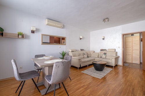 Spacious 1 bedroom apartment in a lively center 2 Flat Manager Booking