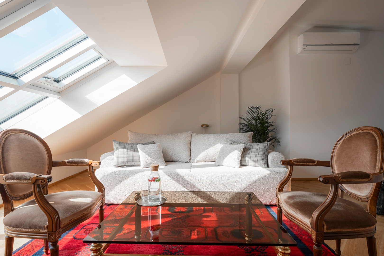 Antique Duplex Penthouse 2BR with 2Bath and AC-502 Apartamenty do wynajęcia