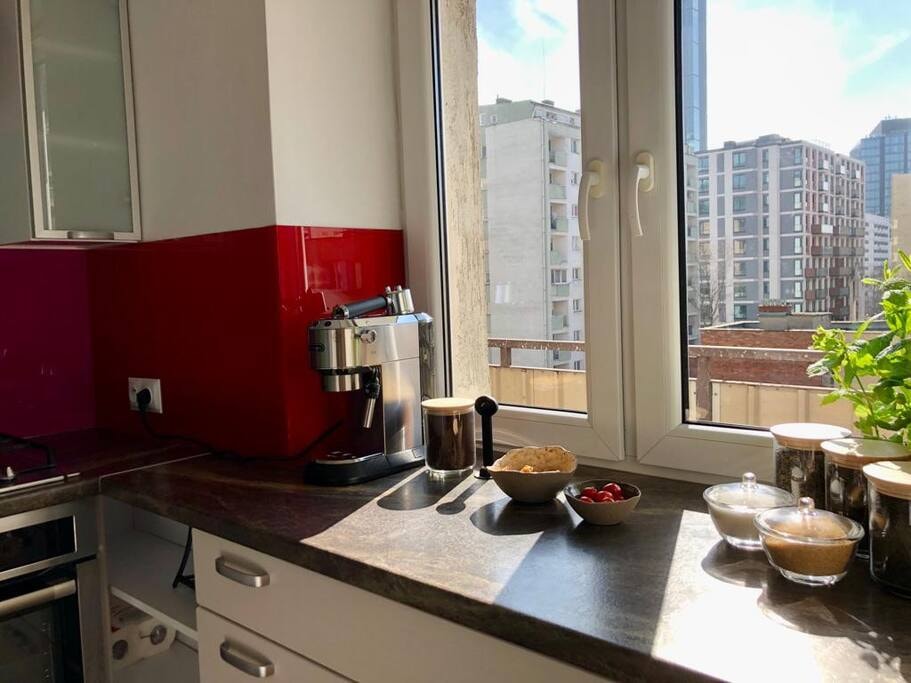 Sunny Warsaw City Centre Flat with Balcony and AC Flataway
