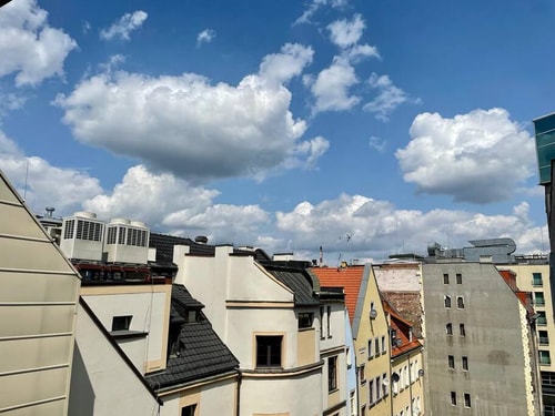 Penthouse Oasis: Luxurious 2BR with AC in Wroclaw 23 Flataway