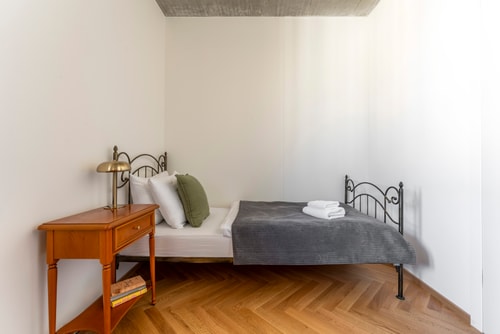 Antique Duplex Penthouse 2BR with 2Bath and AC-502 11 Apartamenty do wynajęcia