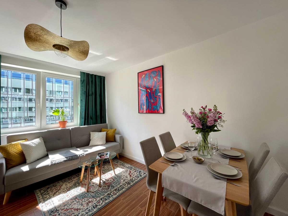 Modern Apartment with Balcony/the Vibrant City Hub Apartamenty do wynajęcia