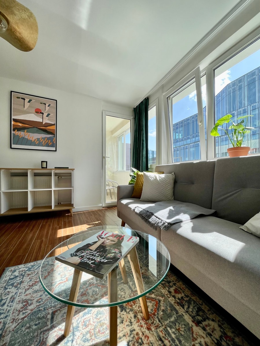 Modern Apartment with Balcony/the Vibrant City Hub photo 3