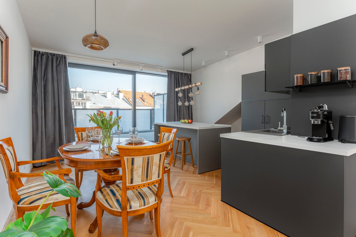 Antique Duplex Penthouse 3BR with 2Bath and AC-501 Apartamenty do wynajęcia