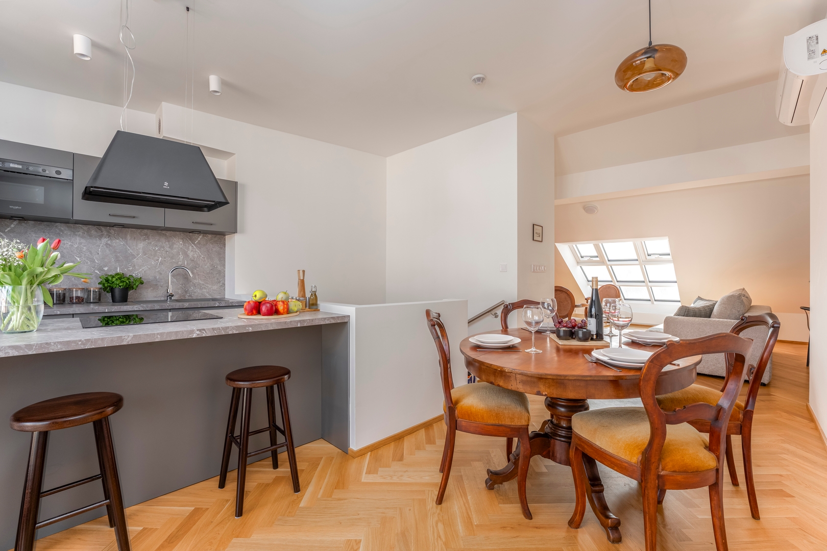 Antique Duplex Penthouse 2BR with 2Bath and AC-502 Apartamenty do wynajęcia