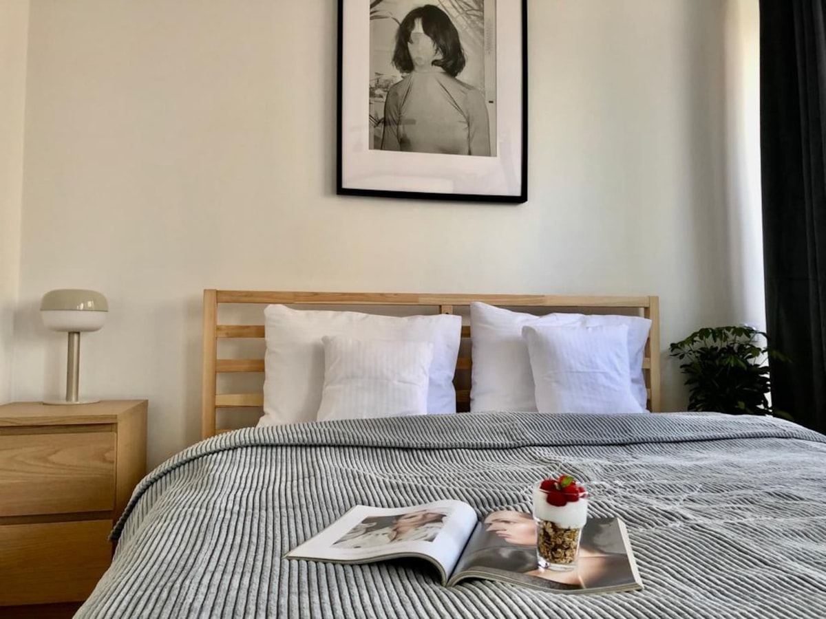Sunny Warsaw City Centre Flat with Balcony and AC photo 2