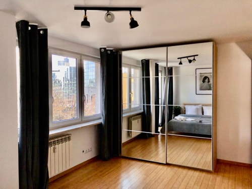 Sunny Warsaw City Centre Flat with Balcony and AC 4 Apartamenty do wynajęcia