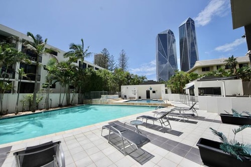 Surfers paradise, Sunny Views on 6th Ipanema